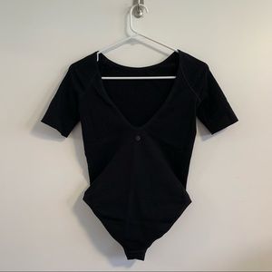 Lululemon Black Reveal *mindful motion Body Suit 6/8